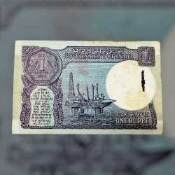 Alternative view of Re 1 India Banknote Serial Bundle Signed By S Venkataraman A Inset 1986 Small Coin Issue with 786 Serial Inside Unique and Rare