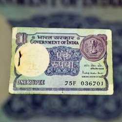 Re 1 India Banknote Serial Bundle Signed By Pratap Kishan Kaul Inset 1984 Small Coin Issue with 786 Serial Inside Unique and Rare