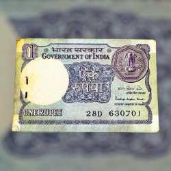 Re 1 India Banknote Serial Bundle Signed By Pratap Kishan Kaul Inset 1984 Small Coin Issue with 786 Serial Inside Unique and Rare