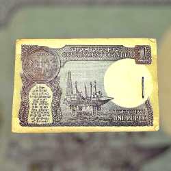 Alternative view of Re 1 India Banknote Serial Bundle Signed By Pratap Kishan Kaul Inset 1984 Small Coin Issue with 786 Serial Inside Unique and Rare