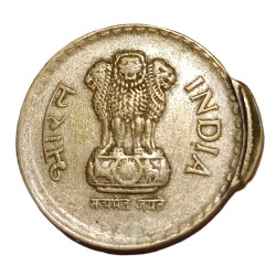 Alternative view of 5 Rupees Ni/Brs FIRST Issue Year 2009 Hyderabad Mint with OFF CENTRE & INDENT Errors **SCARE** Collectable Grade.