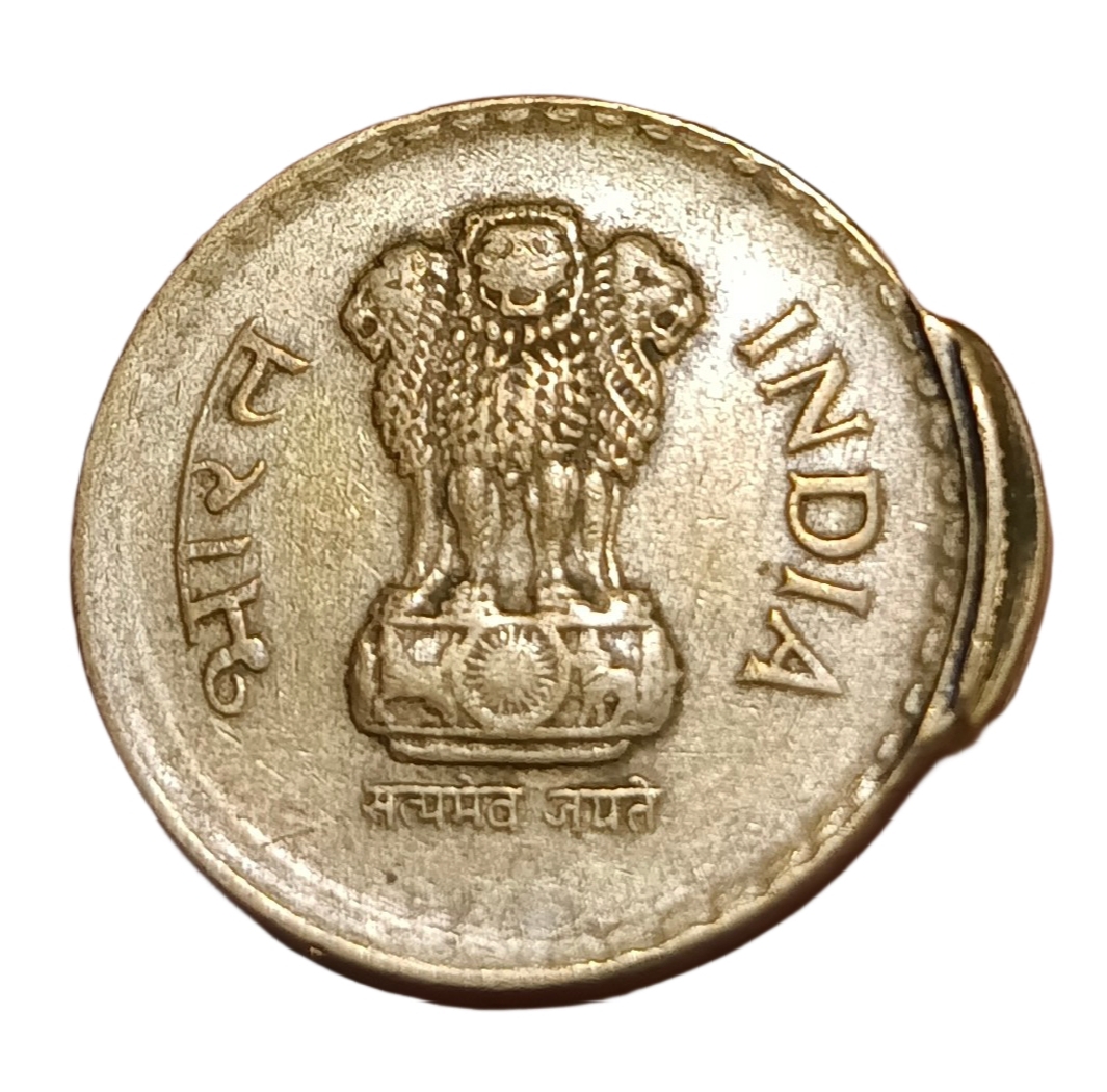 5 Rupees Ni/Brs FIRST Issue Year 2009 Hyderabad Mint with OFF CENTRE & INDENT Errors **SCARE** Collectable Grade. - Image 2