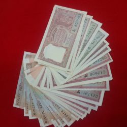 Alternative view of 2 RUPEE SIGNATURE SET B-2 TO B-36 GEM UNC CONDITION