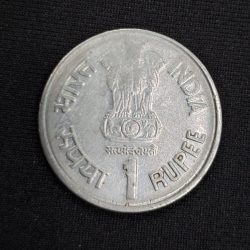 Alternative view of RARE 1 RUPEE COIN CELLULAR JAIL SATYAMEV JAYATE PRINT ON BACK SIDE BELOW CELLULAR JAIL ERROR