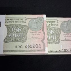 ONE RUPEE BUNDLE 1 NOTE ERROR SERIAL NO. SHIFTED SERIAL NO. 005201
