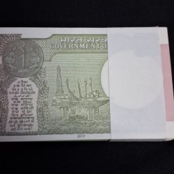 Alternative view of ONE RUPEE BUNDLE 1 NOTE ERROR SERIAL NO. SHIFTED SERIAL NO. 005201