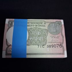 ONE RUPEE BUNDLE ONE NOTE ERROR SERIAL NO. SHIFTED SERIAL NO. 389001