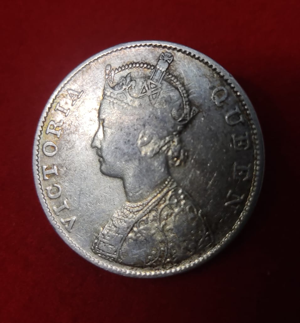 One rupees silver coin 1862 VICTORIA EMPRESS - Image 2