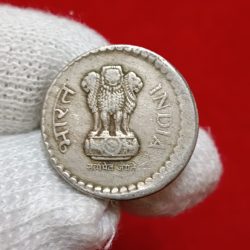 Five Rs Small Shifting Error Coin Good Condition 1992 Year