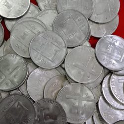 Alternative view of One Rs Cross Scare Coin 2005 Calcutta Mint Unc Condition 100 Pcs Given Open Pkt Coins