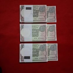 RARE ONE RUPEE 3 PACKETS SAME SERIAL NO. GEM UNC CONDITION PACKET 078601