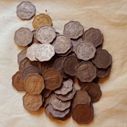 Republic India 10 Paisa coin Condition as image 100 piece given 1800rs.