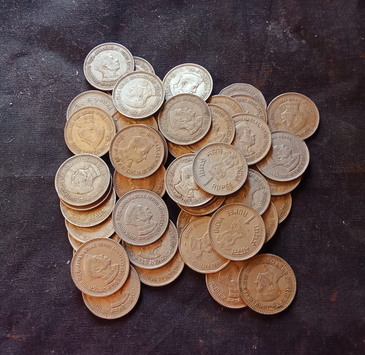 Republic India Jawaharlal Nehru 1rs. Comrative coin Condition as image 100 piece given 1800rs.