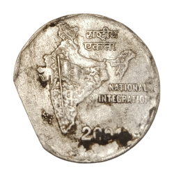 Alternative view of 2 Rupees Cu/Ni Year 2000 STRAIGHT CLIP CUT Error Collectable Grade.