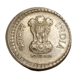 Alternative view of 5 Rupees Cu/Ni Year 2003 OFF CENTRE Error High AUNC Grade.