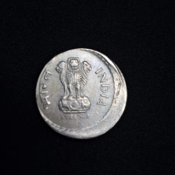 Alternative view of RARE 5 RUPEE 2000 HYDERABAD MINT OFF CENTRE ERROR COIN
