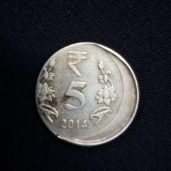 5 RUPEE 2014 COIN OFF CENTRE ERROR COIN