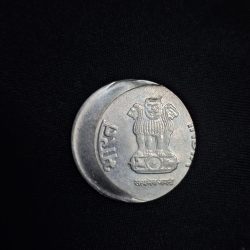 Alternative view of 2 RUPEE ERROR COIN OFF CENTRE ERROR 2012