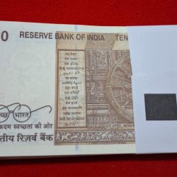 Alternative view of 10 RUPEE PACKET STARTING 420 CHOR NUMBER GEM UNC CONDITION PACKET serial no. 420601
