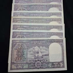 Alternative view of D-2 TO D-8. 10 RUPEE NOTE ALMOST UNC CONDITION 7 NOTE SET