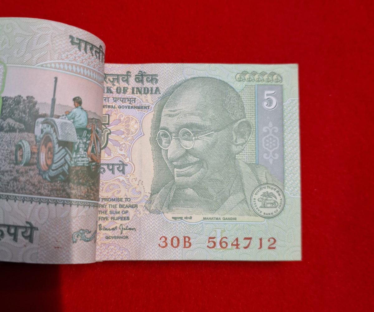 5 Rupee Packet Ending 786 and with Zigzag No. 0 to 7 Rare Packet Serial No. 30B 564701