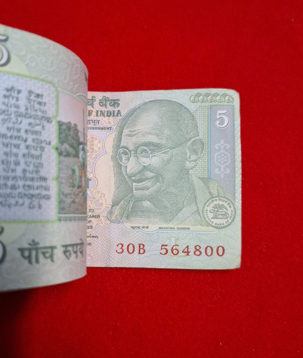 5 Rupee Packet Ending 786 and with Zigzag No. 0 to 7 Rare Packet Serial No. 30B 564701