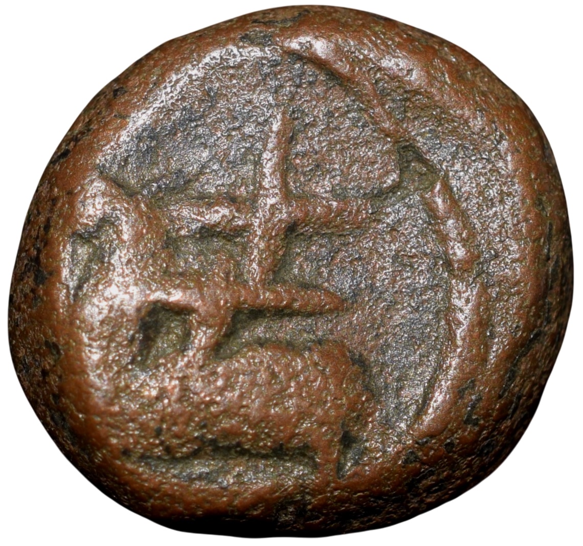 Copper Coin of Tanjore Nayakas (16th - 17th Cen. AD) with Standing Vishnu/Shivalinga above couchant Bull - Image 2
