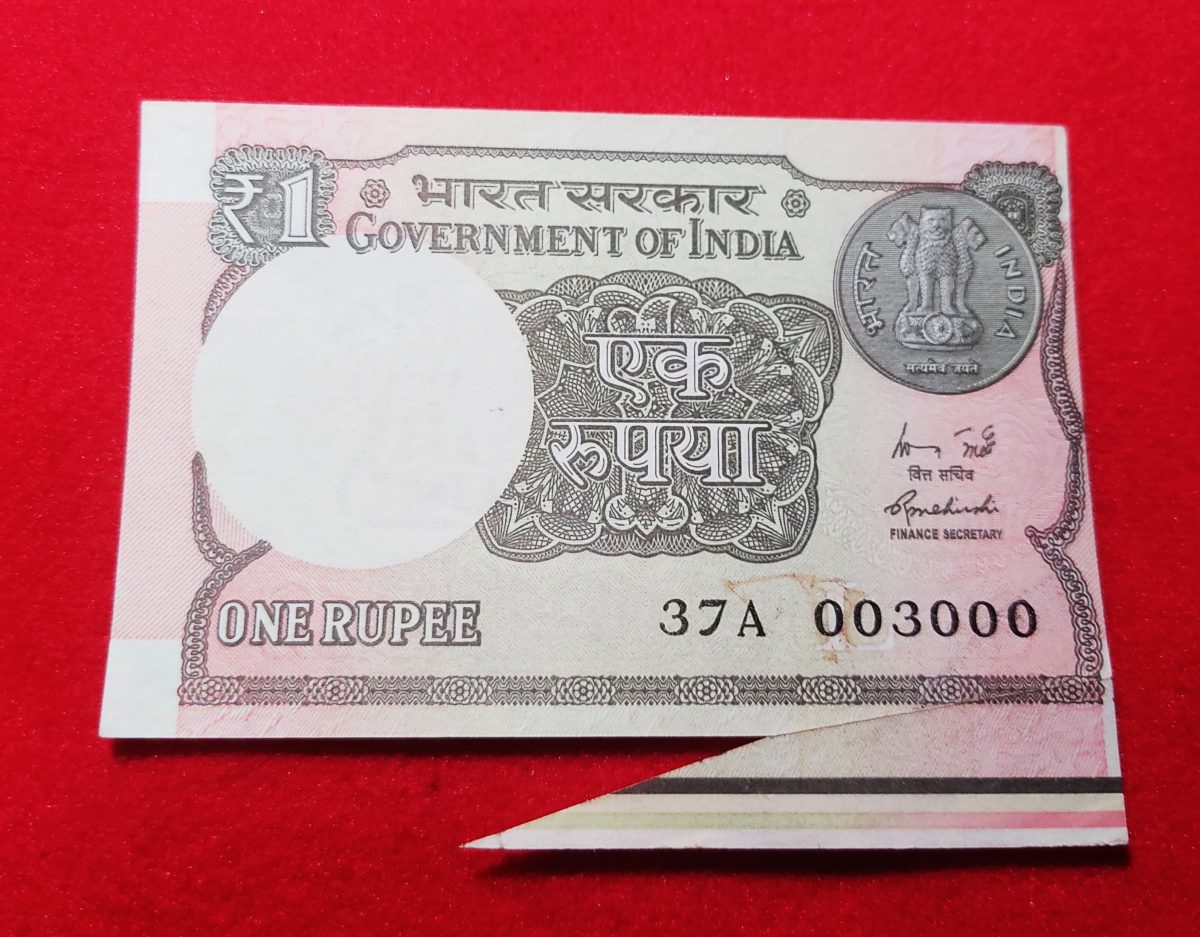 ERROR ONE RUPEE Note CUTTING AND EXTRA PAPER WITH FENCY SERIEL NUMBER 003000