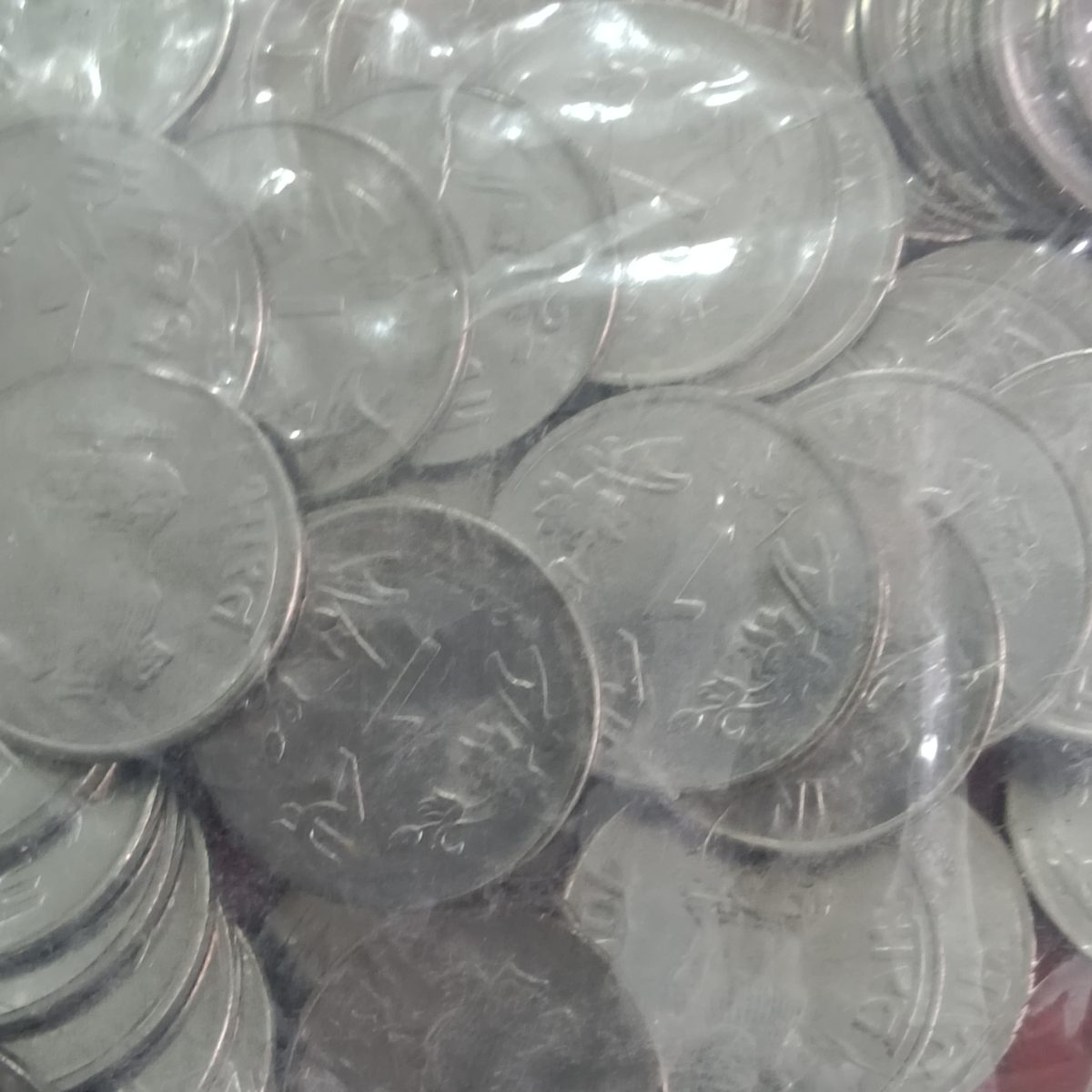 One Rs Floral Issue RBI Sealed Packet 2017 Year Noida Mint - Image 2