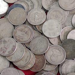 Alternative view of Five Rs Mix Commemorative Scare Coins Mix Mints 100 Pcs Loot Republic of India