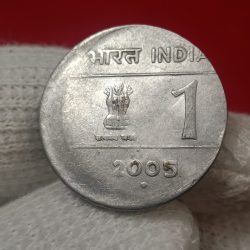 One Rs Croos Error Coin 2005 Heavy Shifted coin Noida Mint