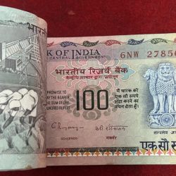 Alternative view of C.Rangarajan, (Plain Insert) Old series 100 rupees serial packet note extremely rare packet