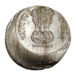 Alternative view of 5 Rupees Cu/Ni Year 2003 Hyderabad Mint BENDED OFF CENTRE Error **SCARE** UNC Grade.