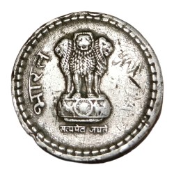 Alternative view of 5 Rupees Cu/Ni Year 2002 DIE BREAK & DIE CUD Errors Used Condition.