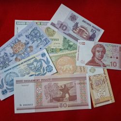 Foreign Note 7+1 FREE Note GEM UNC Condition Note