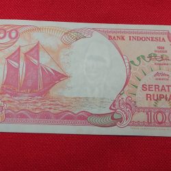 100 RUPEES NOTE INDONESIA UNC CONDITION SERIAL NUMBER 231303