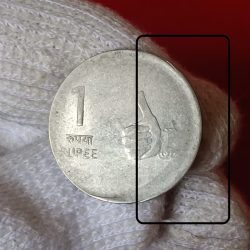 Alternative view of One Rs Mudra Issue Mis print Coin 2008 Year Calcutta Mint RBI Mistake Coin