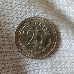 Alternative view of Twenty Five Paise Copper Nickel 1986 Year Gem Bunc Condition Bombay Mint