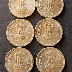 India Denominaton 5₹ Unc condition Metal coper nickel Year 2000 Same and similar set are available