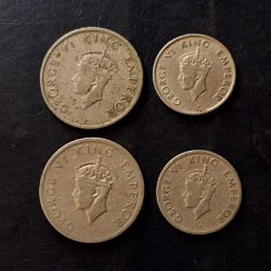 Alternative view of India King and emperor George vi Denominaton 1/2₹ 1/4₹ 4 piece given Same and similar set are available