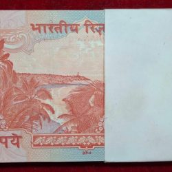 Alternative view of 20 RUPEES OLD ISSUE SERIAL GOVERNOR RAGHURAM RAJAN RARE GEM UNC SERIAL PACKET