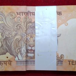 Alternative view of 10 Rupees Governor Y.b.reddy (R Insert) Rare GEM UNC Serial Packet