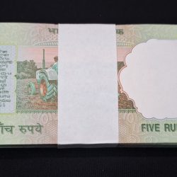 Alternative view of 5 RUPEE BUNDLE GEM UNC CONDITION STARTING 420 CHOR NUMBER ENDING 786 RARE BENDLE SERIAL NO. 420701