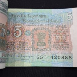 Alternative view of 5 RUPEE PACKET STARTING 420 GEM UNC CONDITION BUNDLE SERIAL NO. 420801