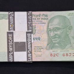 5 RUPEE BUNDLE FANCY NUMBER STARTING REVERSE 786 AND ENDING 786 GEM UNC CONDITION PACKET SERIAL NO. 687701