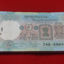 RARE ERROR UNIFACE NOTE NUMBER 590323 PACKET FIVE RUPEE SERIAL NO. 590301