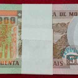 Alternative view of Mocambique 50000 metivais Extermaly RARE GEM UNC (100 note ) SERIAL Packet