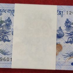 Bhutan one ngultrum Extermaly Rare GEM UNC (100 note ) Serial Packet