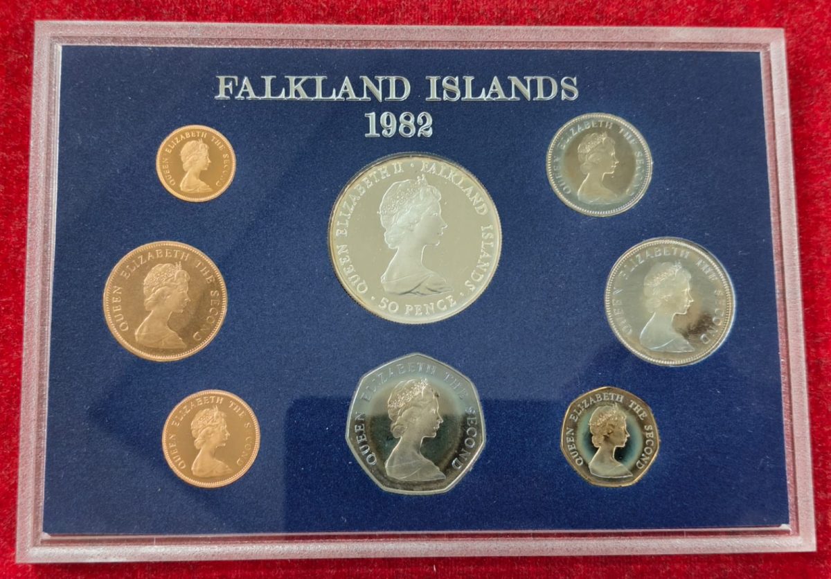 FALKLAND ISLANDS 1982 ROYAL MINT 8 COIN LIBERATION PROOF SET WITH SILVER CROWN AND CERTIFICATE - Image 5