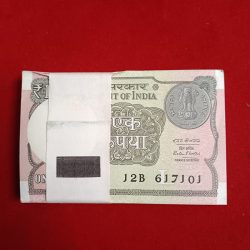 One Rs Bundle L Insert Finace Secretary MR. Ratan P. Watal Year 2016 Year Issue Gem Unc Condition Republic of India